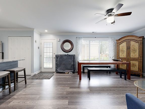 3rd image of 1554 Cove Dr #245-A