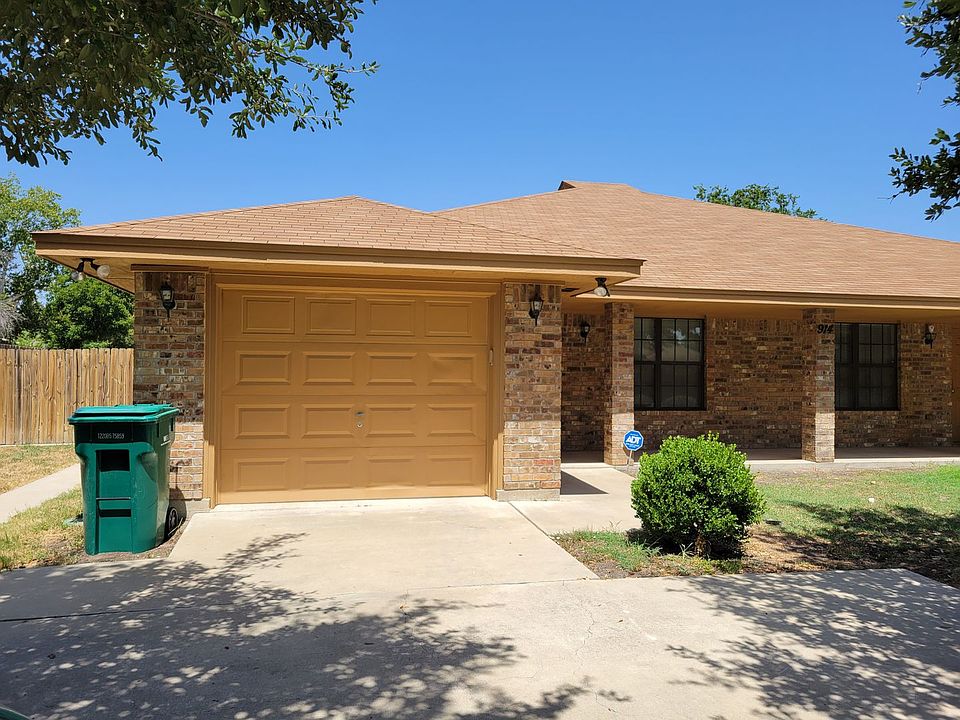 1st image of 914 Crymes Ln #A