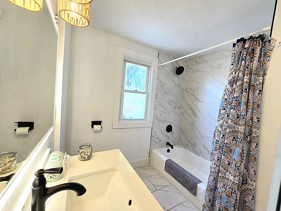 4th image of 2343 McDowell St #2