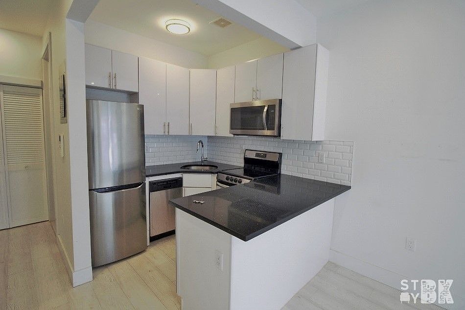1st image of 182 Kosciuszko St Floor 2