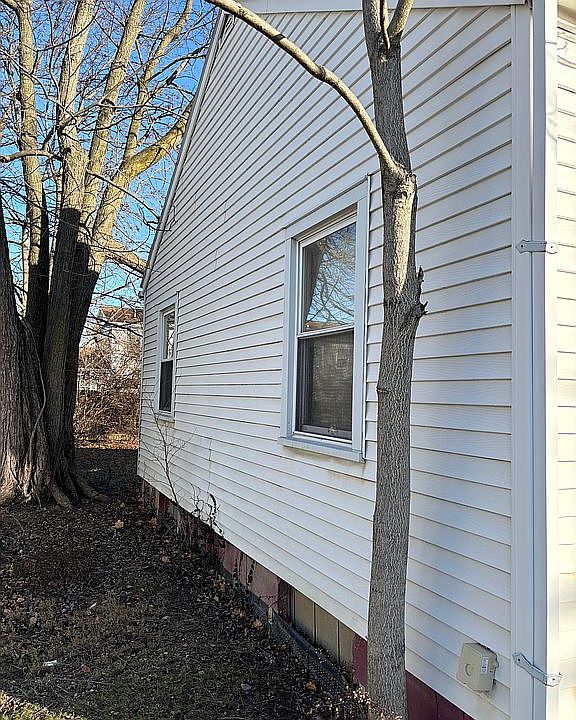 2nd image of 525 E 4th St