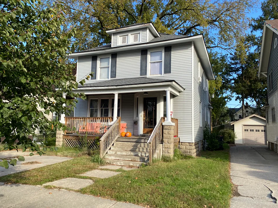 87 E 15th St