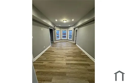 1401 W 67th St Photo 1