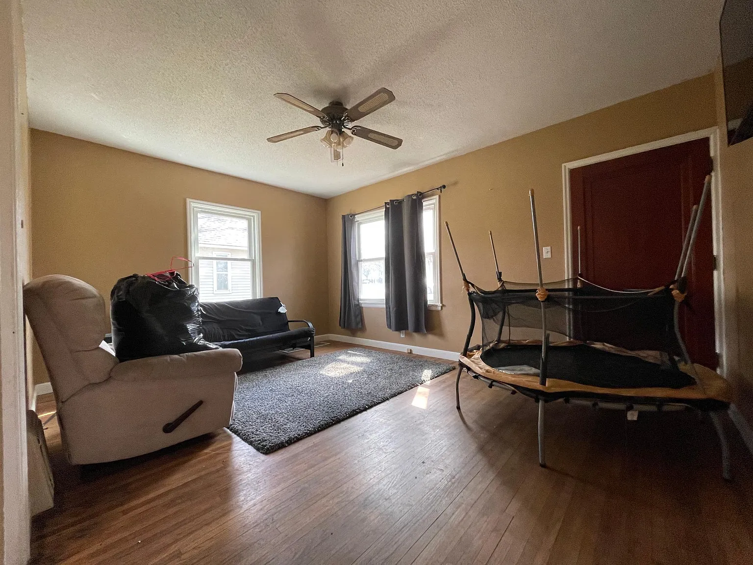 3 bed, 1800 sqft, $1,800 — Photo 1