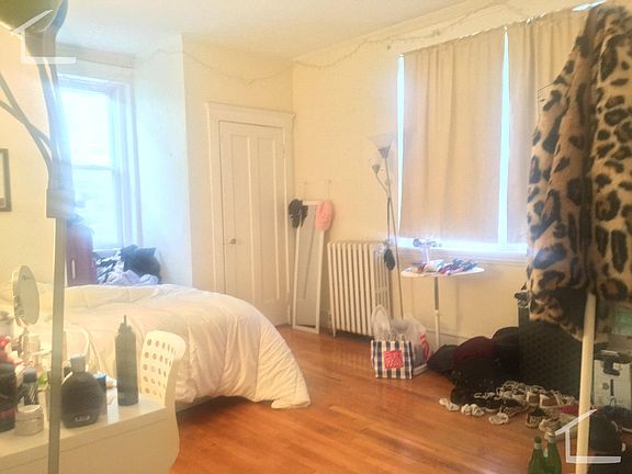 4th image of 332 Saint Paul St #6A