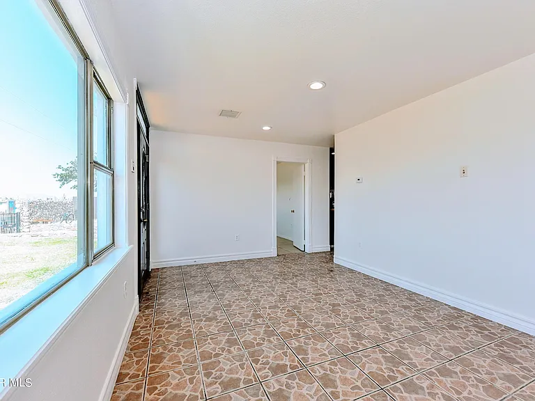 753 N Carolina Dr — Photo 12
