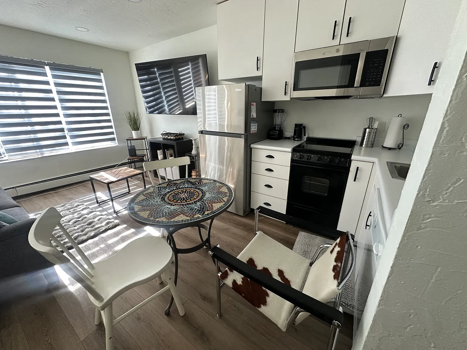 725 E Main St — Photo 3