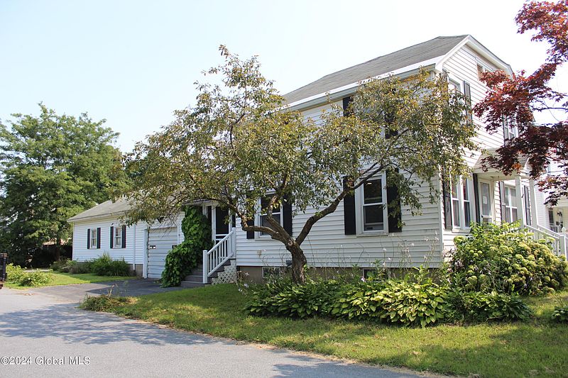 4th image of 103 Maple Street