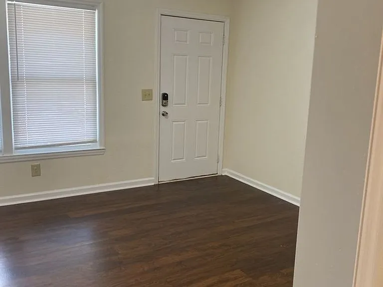Skyline Apartments — Photo 32