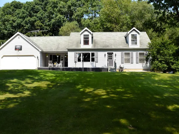 1069 El Camino Grande Dr, Lake Isabella, MI 48893