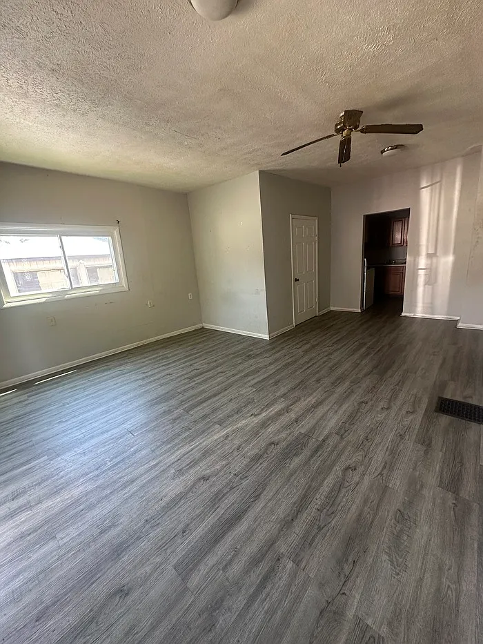 2 bed, 1.0 bath, $1,100 — Photo 4