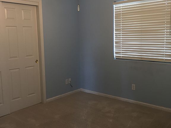 4th image of 3817 E Belmont Ave