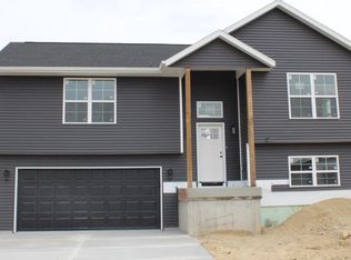 204 E 10th Ave, Brodhead, WI 53520