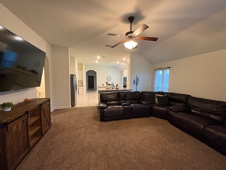 245 Palacios Pl — Photo 2