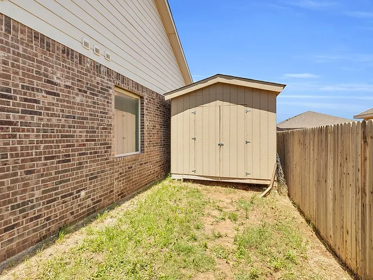 2313 Sky View Rd — Photo 38