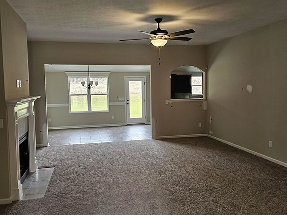 3rd image of 3081 Easton Dr