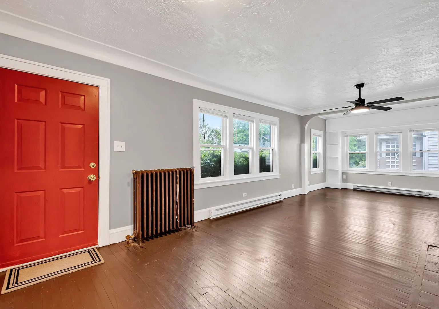 Single Family Home with Space & Comfort — Photo 2