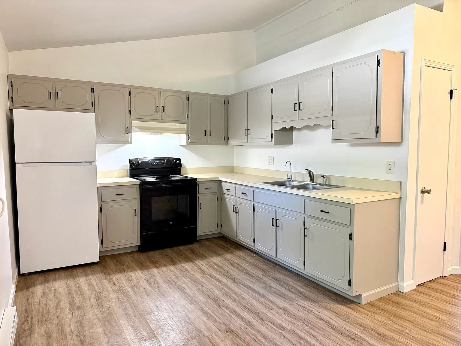 2 bed, 800 sqft, $1,250 — Photo 2
