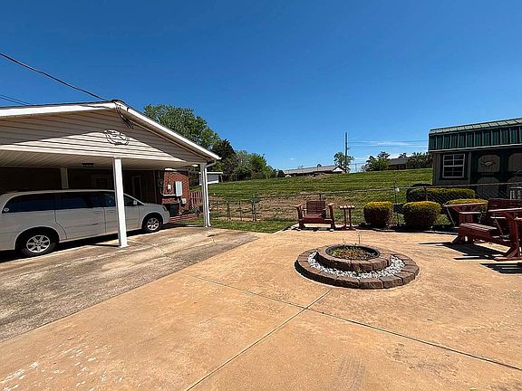 2nd image of 640 Mulberry Mill Rd