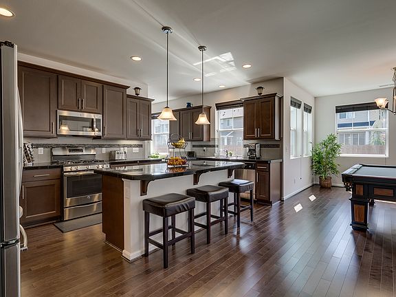 4th image of 977 SE 10th St