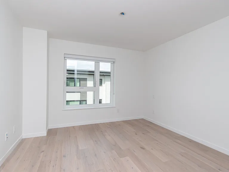 528 E 2nd St #32 — Photo 7