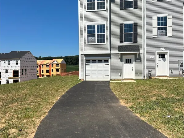 376 Avon Dr #283, Red Lion, PA 17356