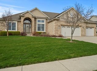 3702 Baldocchi Dr, Bloomington, IL 61704