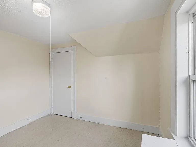 59 Waverly St — Photo 12