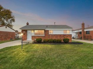 18053 S Wind Dr, Fraser, MI 48026