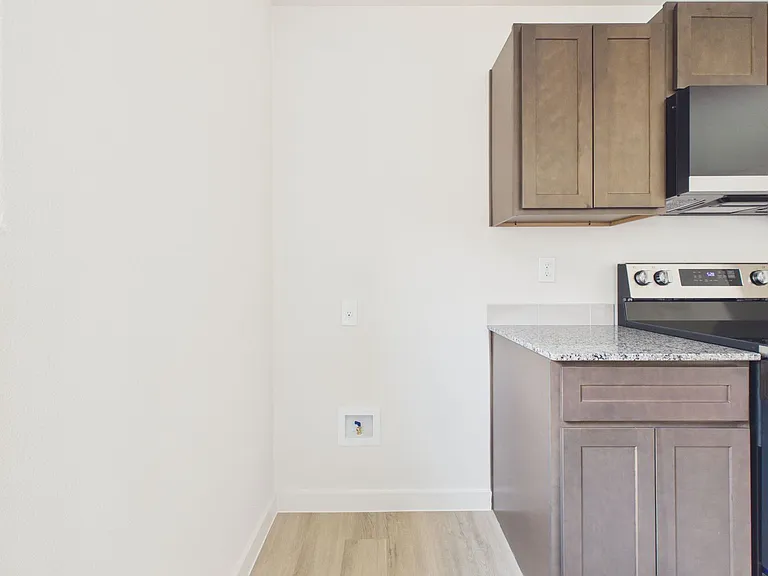 8911 Hockley St — Photo 7