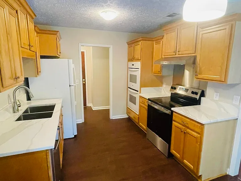 604 Leaning Oaks Dr — Photo 3