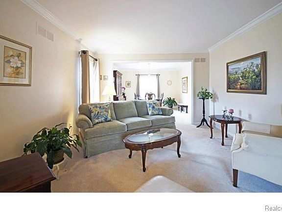 5th image of 45525 Denise Dr