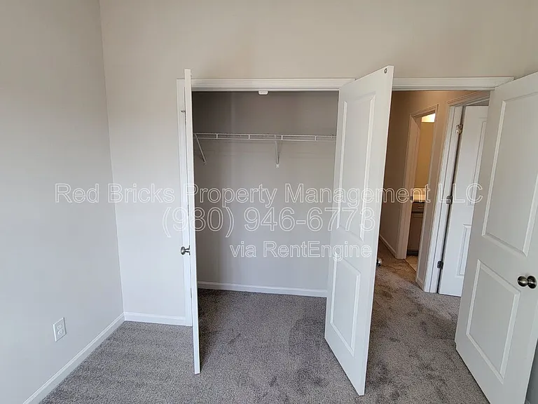 2354 Donnelly Hills Ln — Photo 21
