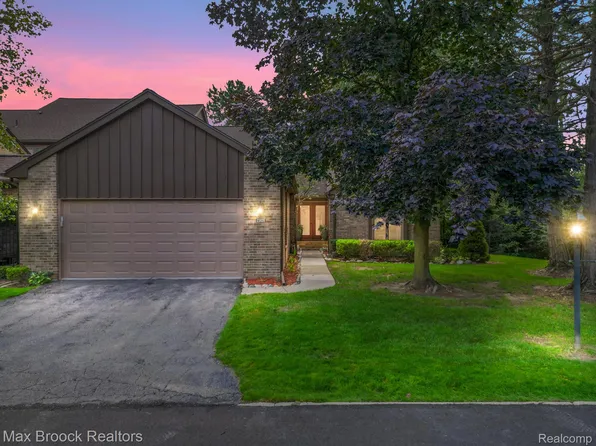 23935 Greenglen Ct, Franklin, MI 48025