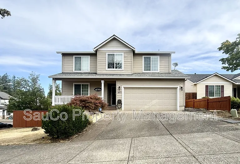 623 NE Summerfield St — Photo 1