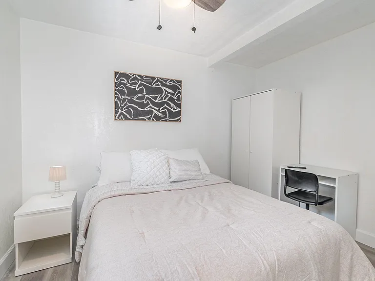 E Kaley St — Photo 3