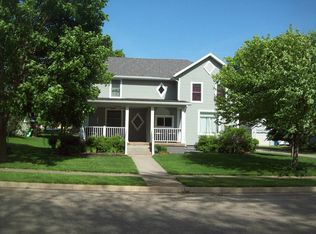 108 N Main St, Walnut, IL 61376