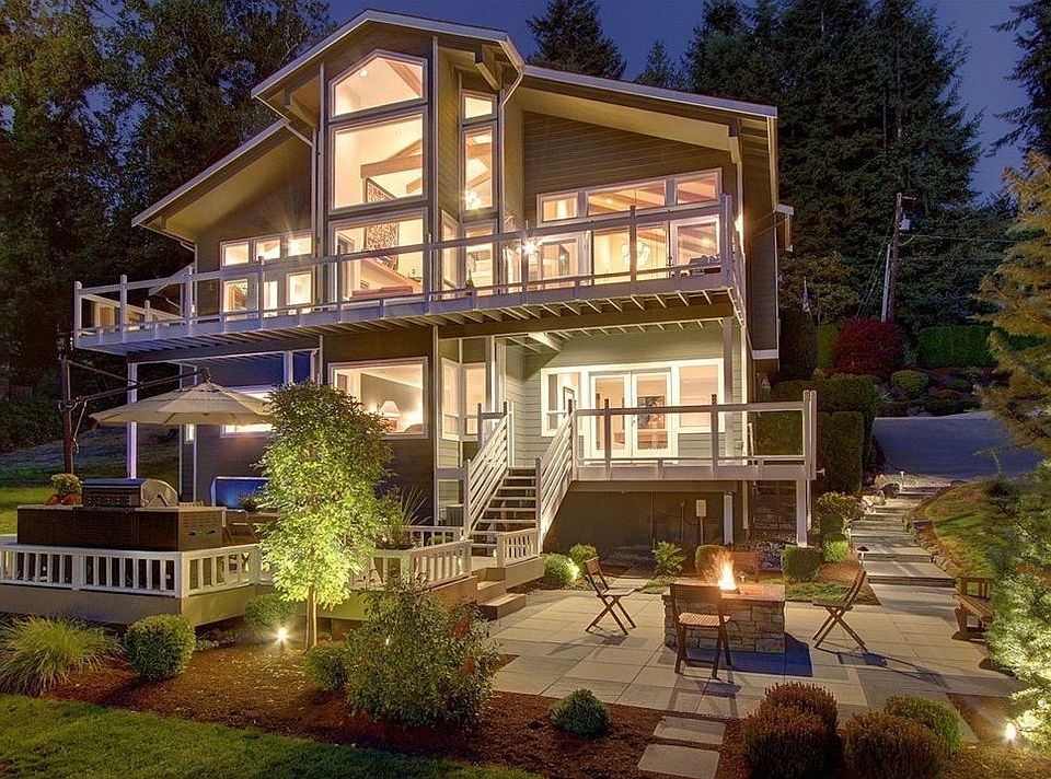 1st image of 215 210th Ave NE