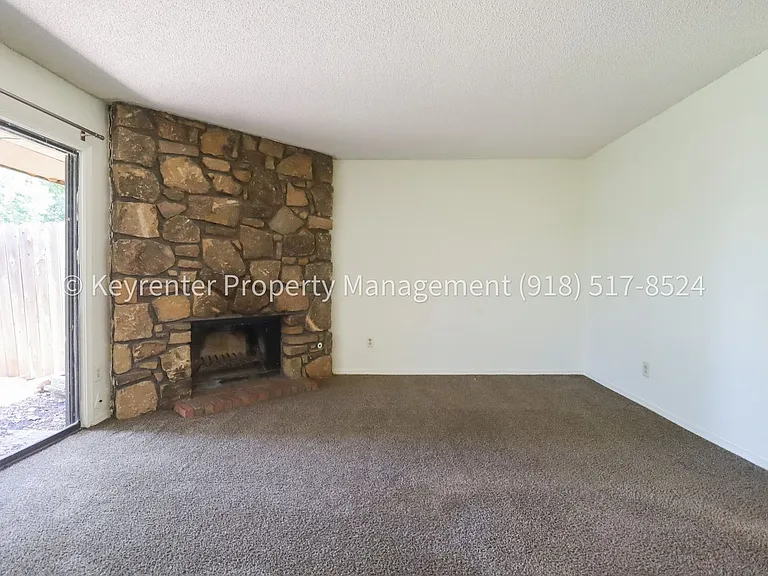 1359 E 60th St Duplex — Photo 21