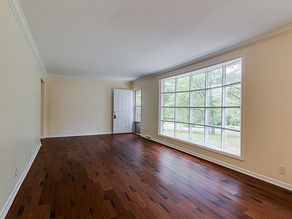 5th image of 104 Little John Pl