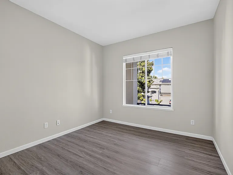 5858 Hazelwood Cmn — Photo 23