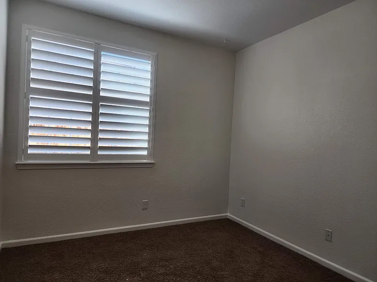 1086 Silver Coyote Dr — Photo 10