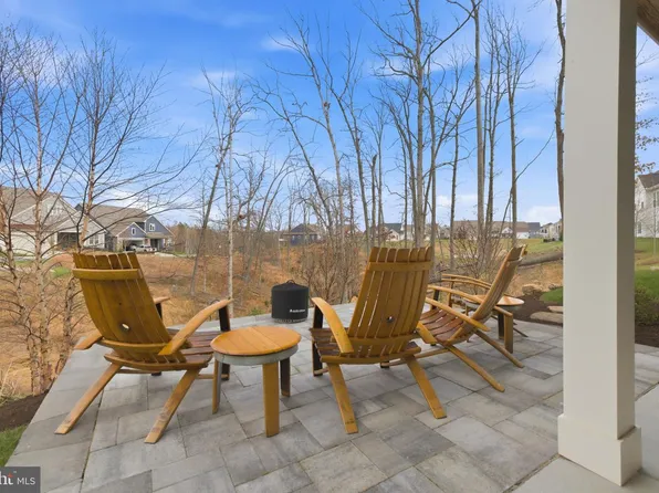 121 Milkweed Dr, Lake Frederick, VA 22630