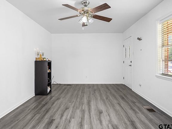 4th image of 105 Rolling Hills Dr