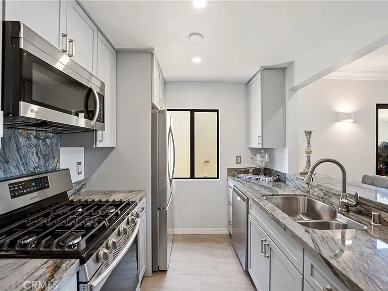 833 Ocean Ave #304 — Photo 7