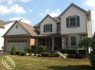 1256 Parkland Rd, Lake Orion, MI 48360