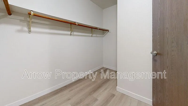 3 bed, 2.0 bath, 1370 sqft, $1,370 — Photo 2