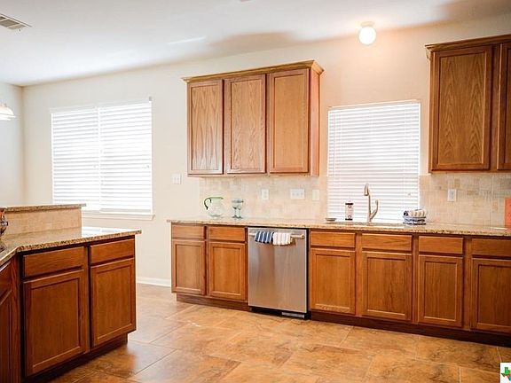 2nd image of 2130 Gladstone Pl