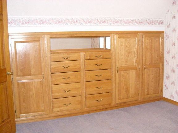 Custom built in closet and drawers