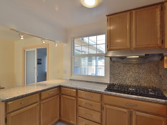 4th image of 808 Ellis Dr